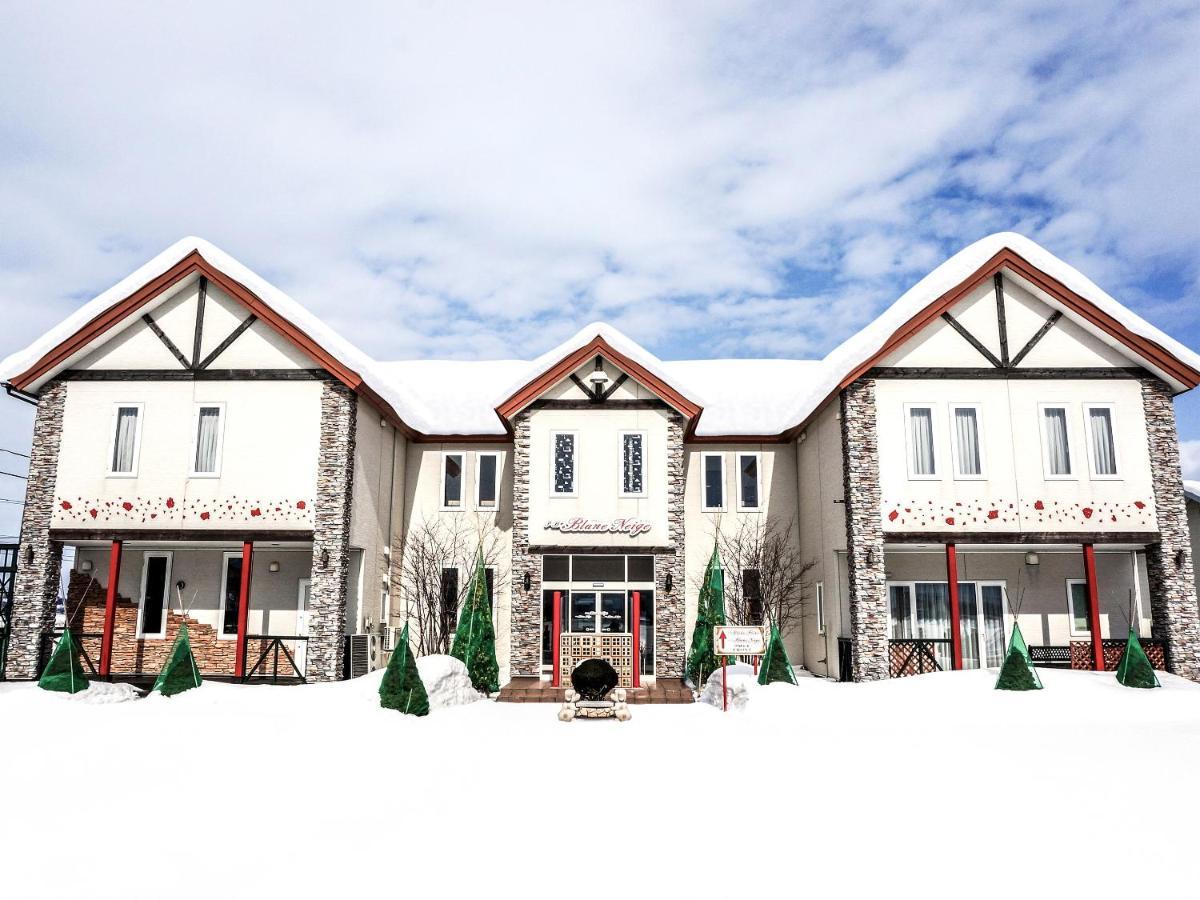 Petit Hotel Blaneneige Nakafurano Exterior photo